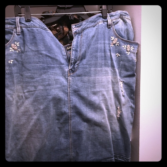 Skirt - Picture 1 of 3